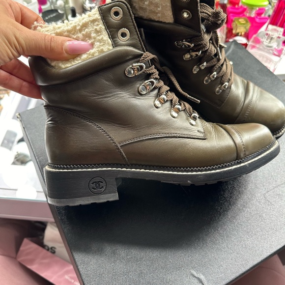 Authentic Chanel Boots size 40 - Picture 4 of 6